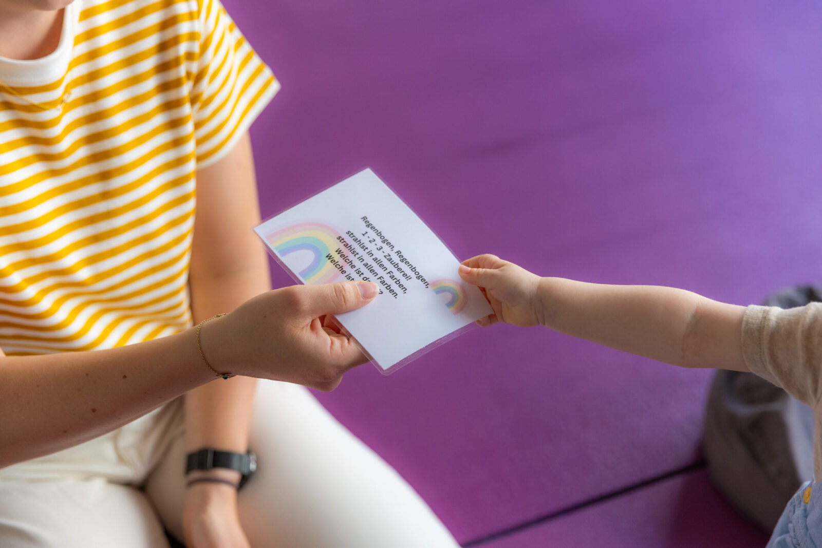 Gemeinsames Entdecken im Mamalea Eltern-Kind-Kurs