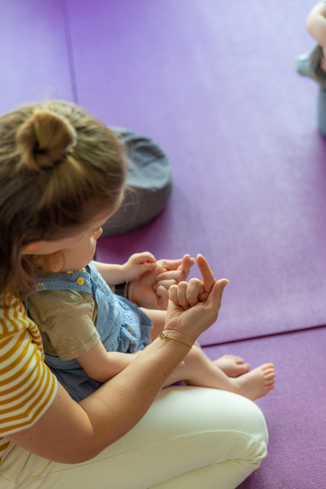 Gebärden spielerisch im Babyzeichenkurs entdecken